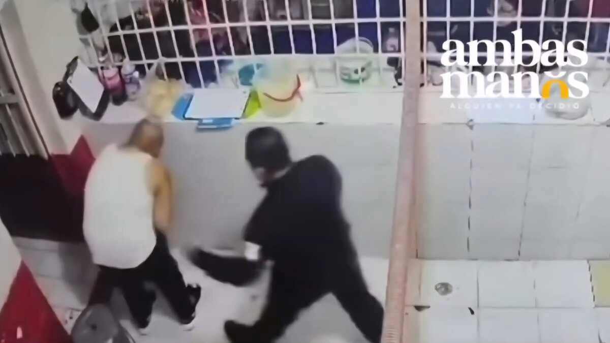 Graban a custodio golpeando a un interno en el Cereso de Huejotzingo 