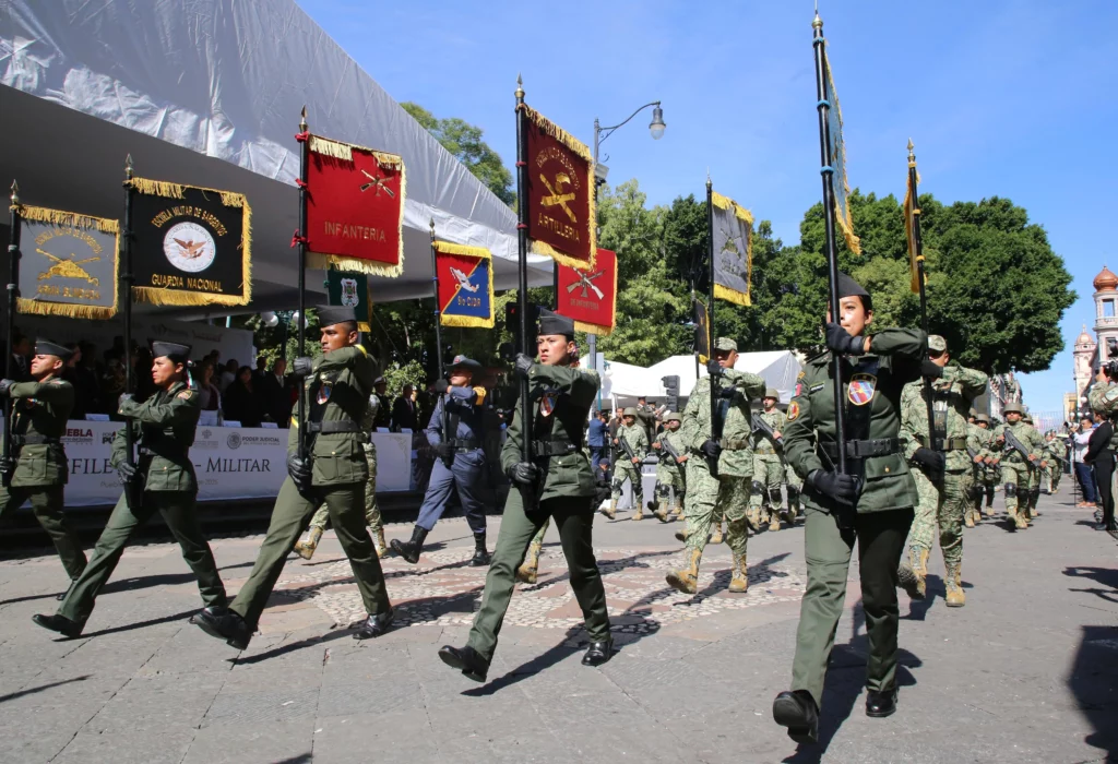 Con orgullo y fervor patrio, este 16 de septiembre se llevó a cabo el Desfile Cívico-Militar en Puebla conmemorativo al 215 Aniversario de la Independencia de México.