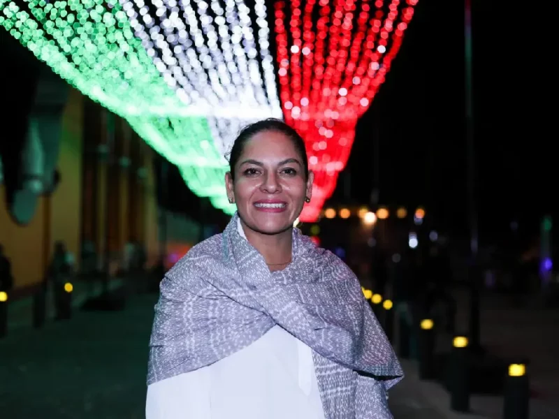 San Andrés Cholula se ilumina con espíritu patrio