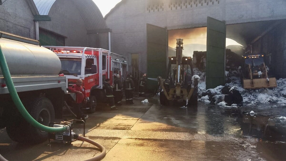 Incendio en bodega de algodón de La Resurrección cumple más de 24 horas activo