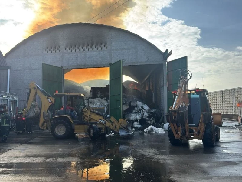 Incendio destruye bodega que almacenaba algodón en La Resurrección  