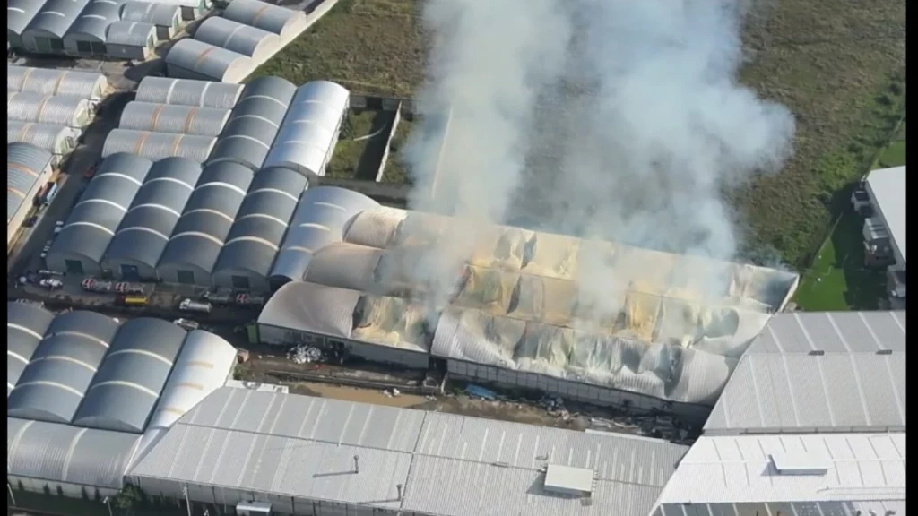 La bodega en La Resurrección que sufrió un incendio mide mil metros.