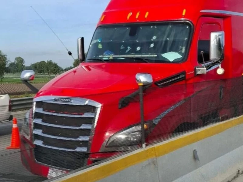 Disparan contra chofer de un tráiler durante intento de asalto en la Puebla-Orizaba 