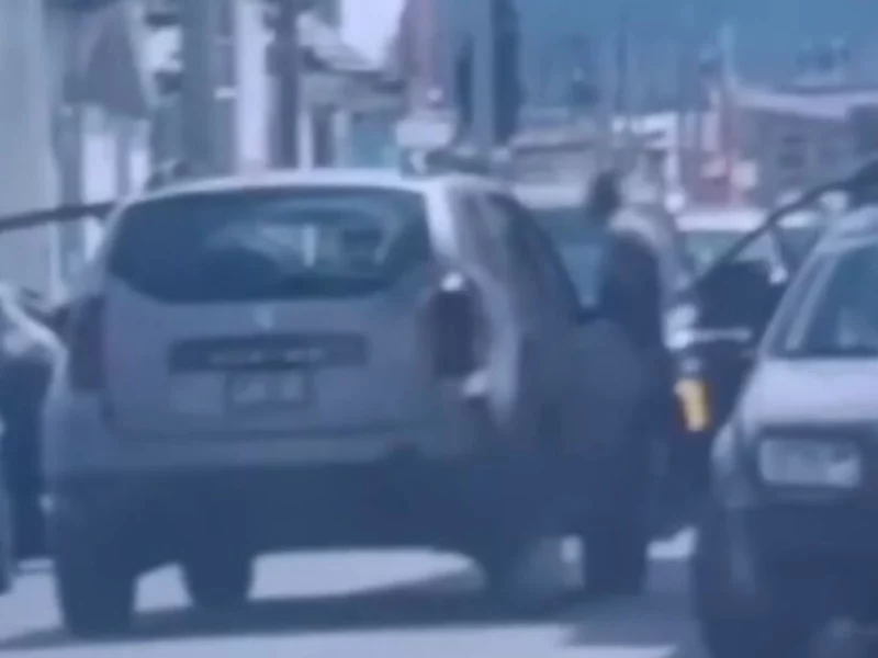 VIDEO: Comando armado levanta a hombre frente a su familia en Acajete