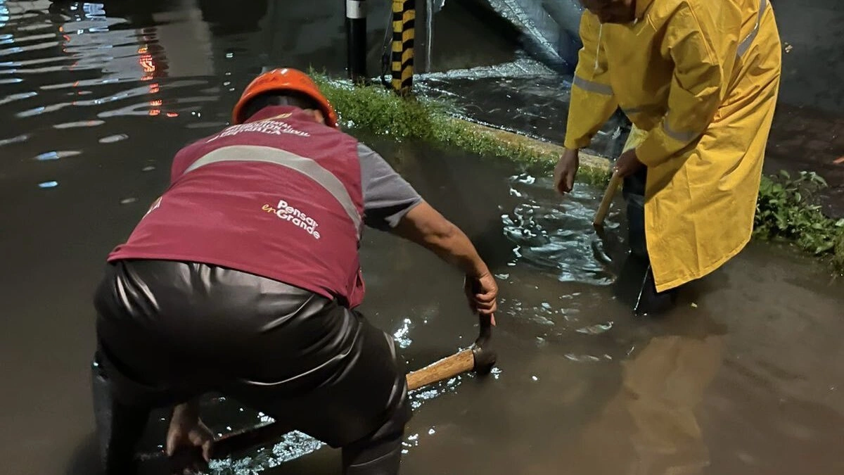 Inundaciones, caída de árboles y bardas dejó la lluvia del domingo en Puebla  