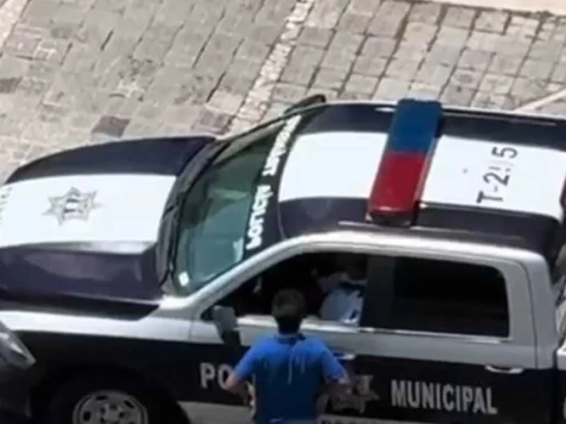 VIDEO: Captan a agente de Tránsito de San Andrés Cholula recibiendo “mordida”