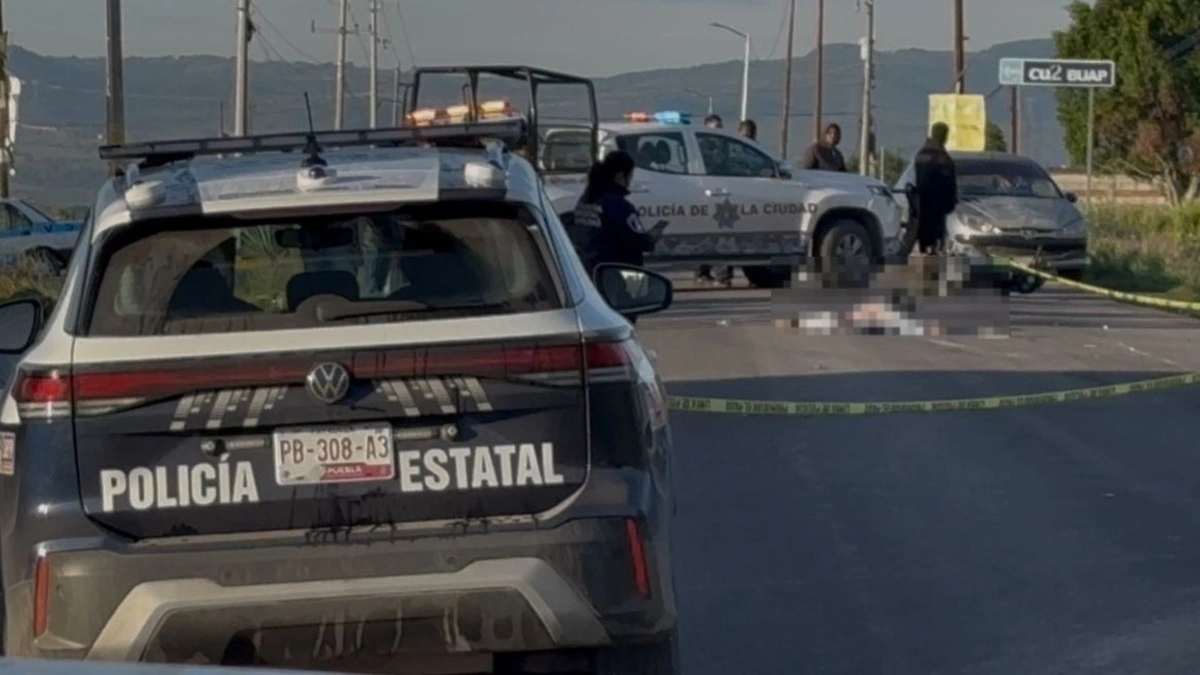 Muere motociclista tras accidentarse en la carretera a San Baltazar Tetela, frente a CU2