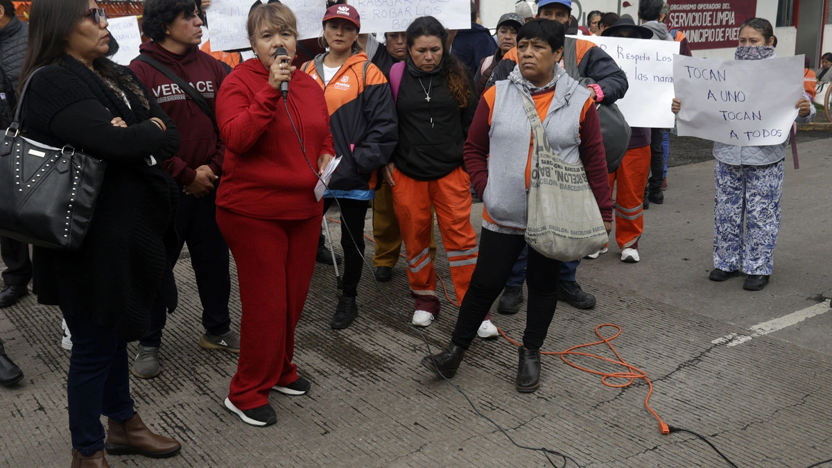 Con bloqueo en el bulevar Valsequillo, “naranjitas” exigen pago de su bono trimestral  