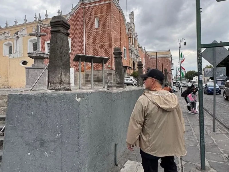 Alejandro Sanz se pasea en el Centro Histórico previo a su concierto en Puebla