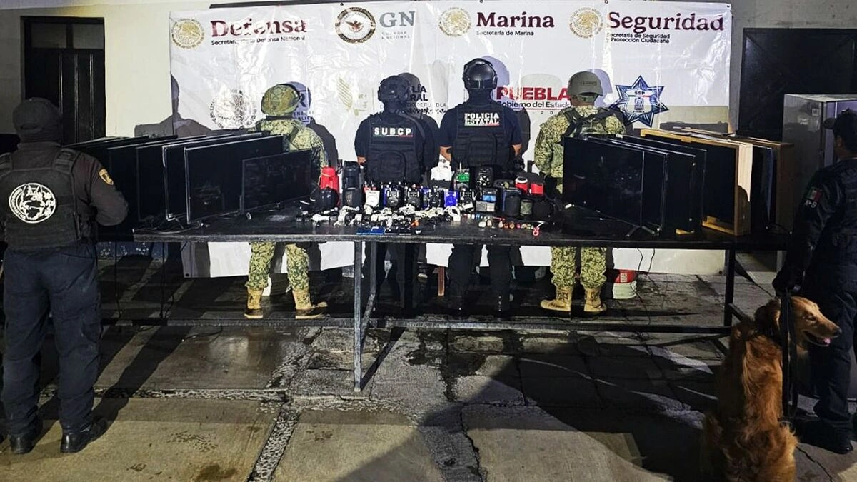 Durante operativo en penal de Tehuacán decomisan dinero, pantallas y hasta refrigeradores