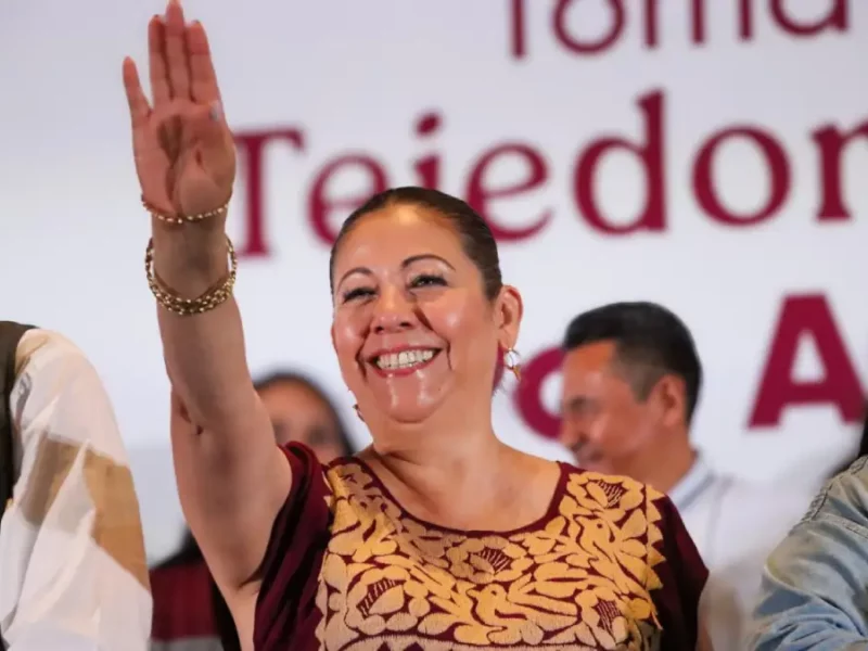 Rinde protesta Laura Artemisa García como Tejedora de la Patria 