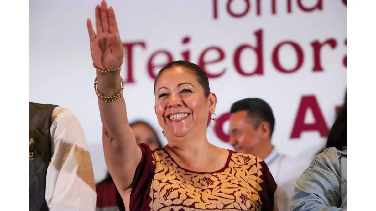 Rinde protesta Laura Artemisa García como Tejedora de la Patria 