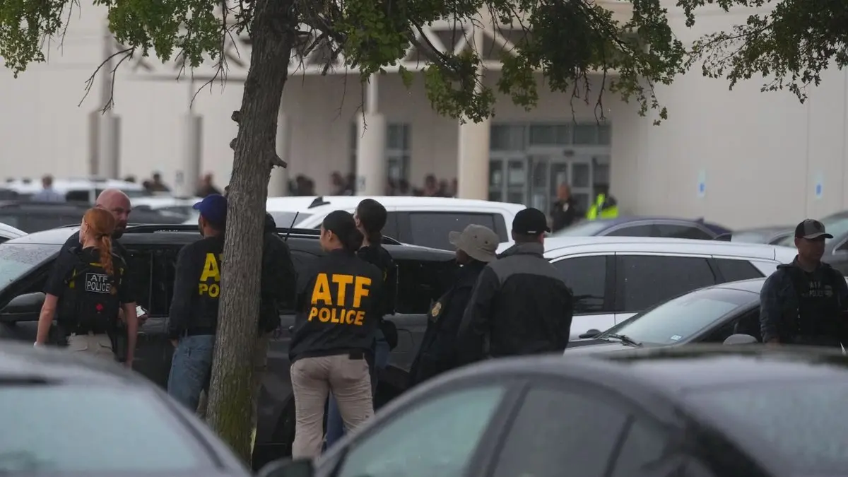 Al menos un muerto durante tiroteo en centro de detención de ICE en Texas  