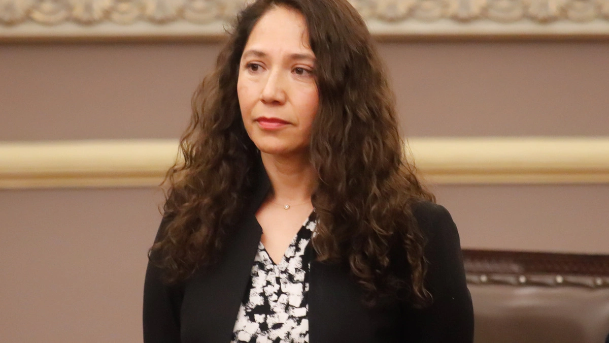 Imponen multa millonaria e inhabilitación a Teresa Castro por inversión fallida en Accendo  