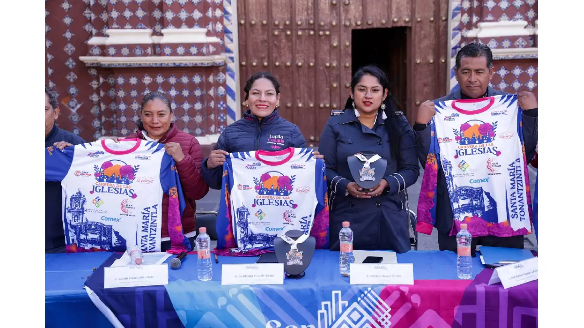 Presenta Lupita Cuautle la playera y medalla de la “Carrera de las Iglesias 2025”