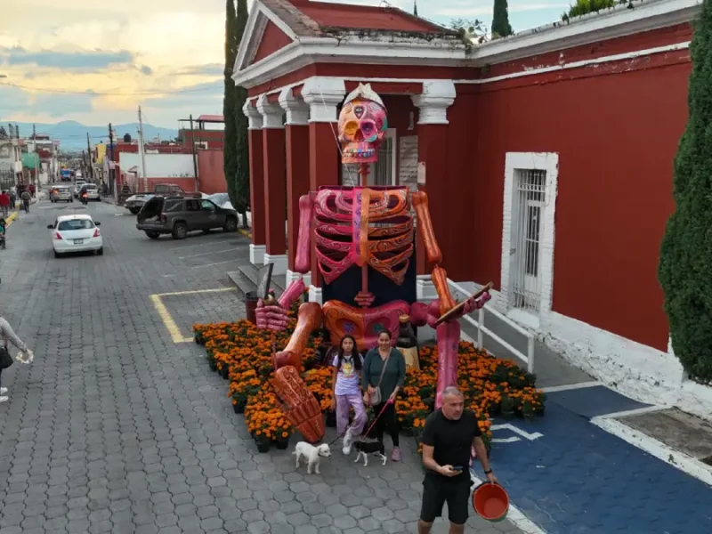 Ariadna Ayala impulsa la tradición con la "Catrina Tortillera" en el festival valle de catrinas