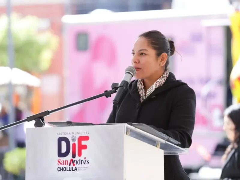 San Andrés Cholula se ilumina de rosa en el Día Internacional de la Lucha contra el Cáncer de Mama