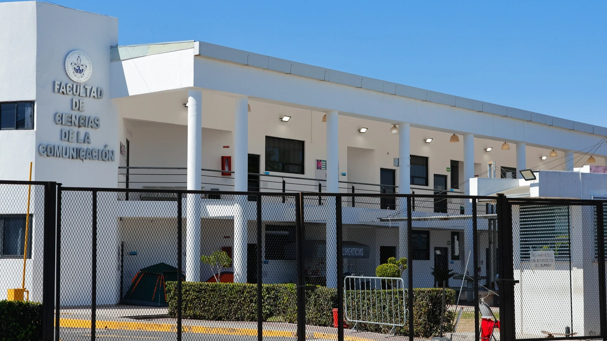 Estudiantes de la BUAP alertan por hombre que asalta cerca del CCU 