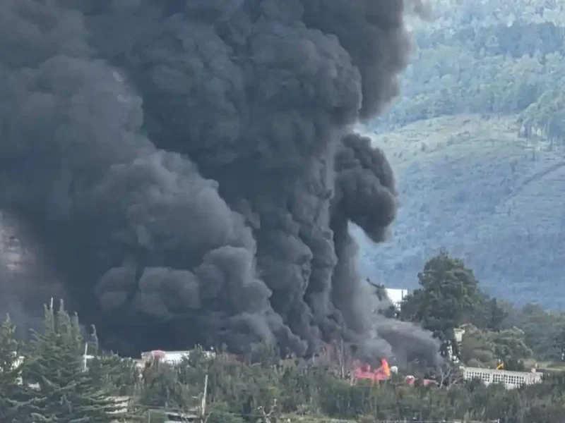 Se registra una explosión de una pipa en la autopista México-Puebla.
