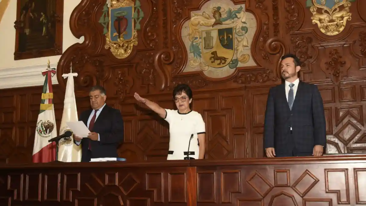 Lilia Cedillo rinde protesta; habrá tres turnos en la BUAP para lograr el rechazo cero.