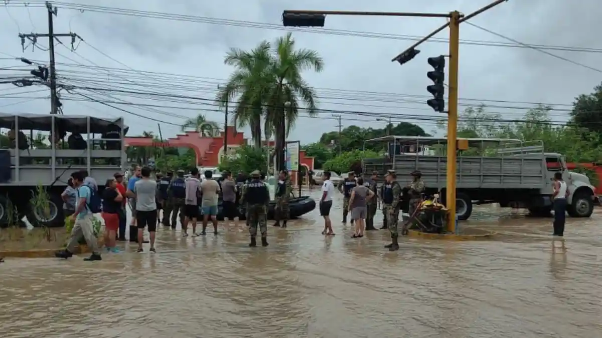 Llegan 100 elementos de la Marina a Puebla para apoyar en la Sierra Norte.