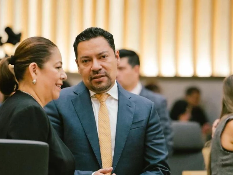 Villegas propone reglamentar procedimientos cosméticos en Puebla