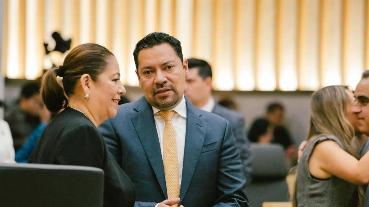 Villegas propone reglamentar procedimientos cosméticos en Puebla