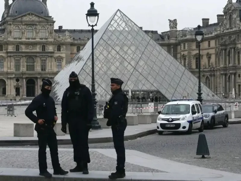 Robo en el Museo de Louvre: se llevan las Joyas de Napoleón