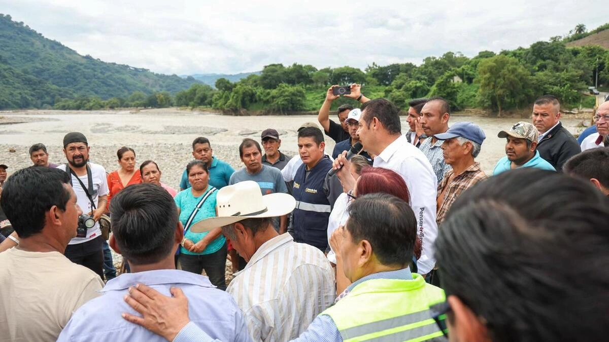 Gobiernos federal y de Puebla trabajan en río Pantepec para prevenir futuras inundaciones