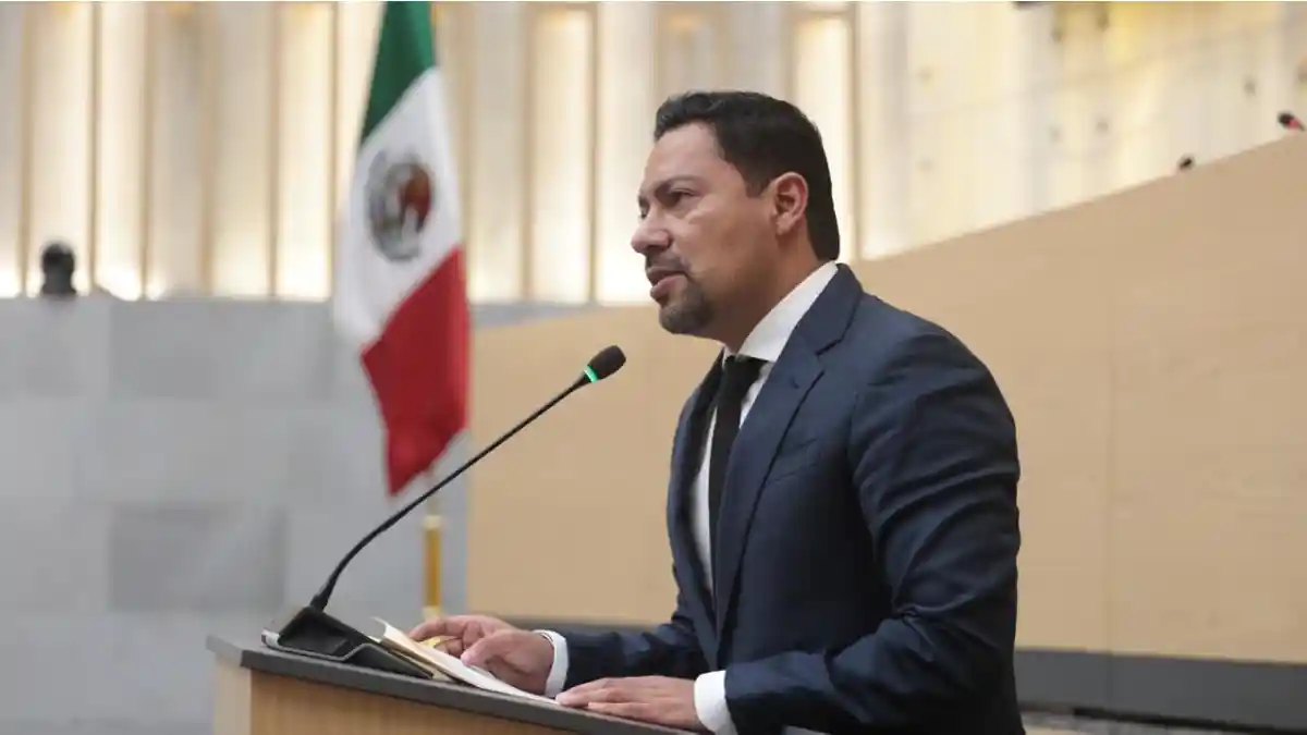 Andrés Villegas propone reforma para garantizar espacios libres de violencia para docentes.
