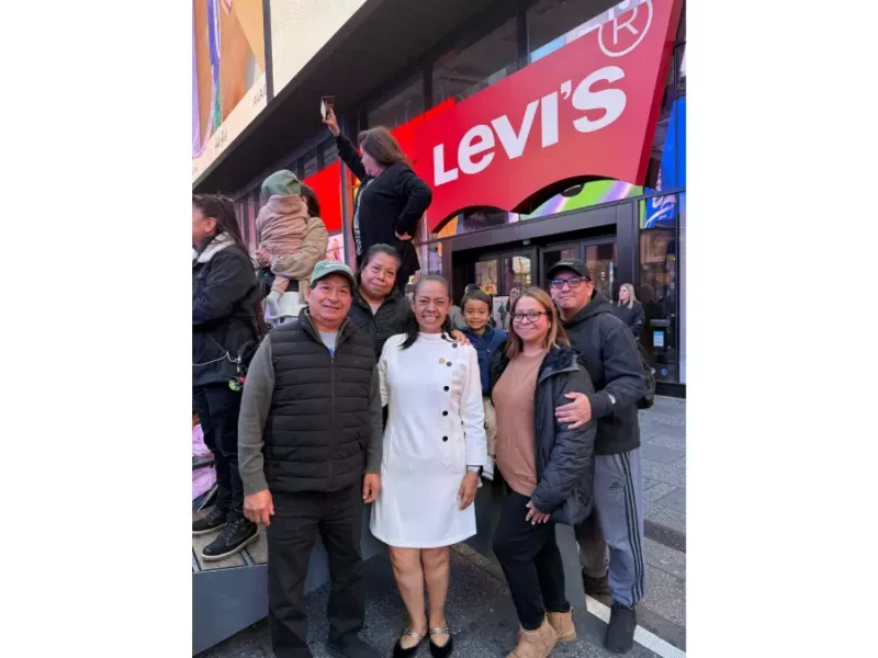 Ariadna Ayala, presidenta de Atlixco, lleva el arte y la tradición del municipio a Times Square.