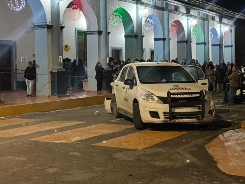 Pobladores y regidores de Yahonáhuac toman la presidencia municipal: exigen cuentas claras al alcalde 