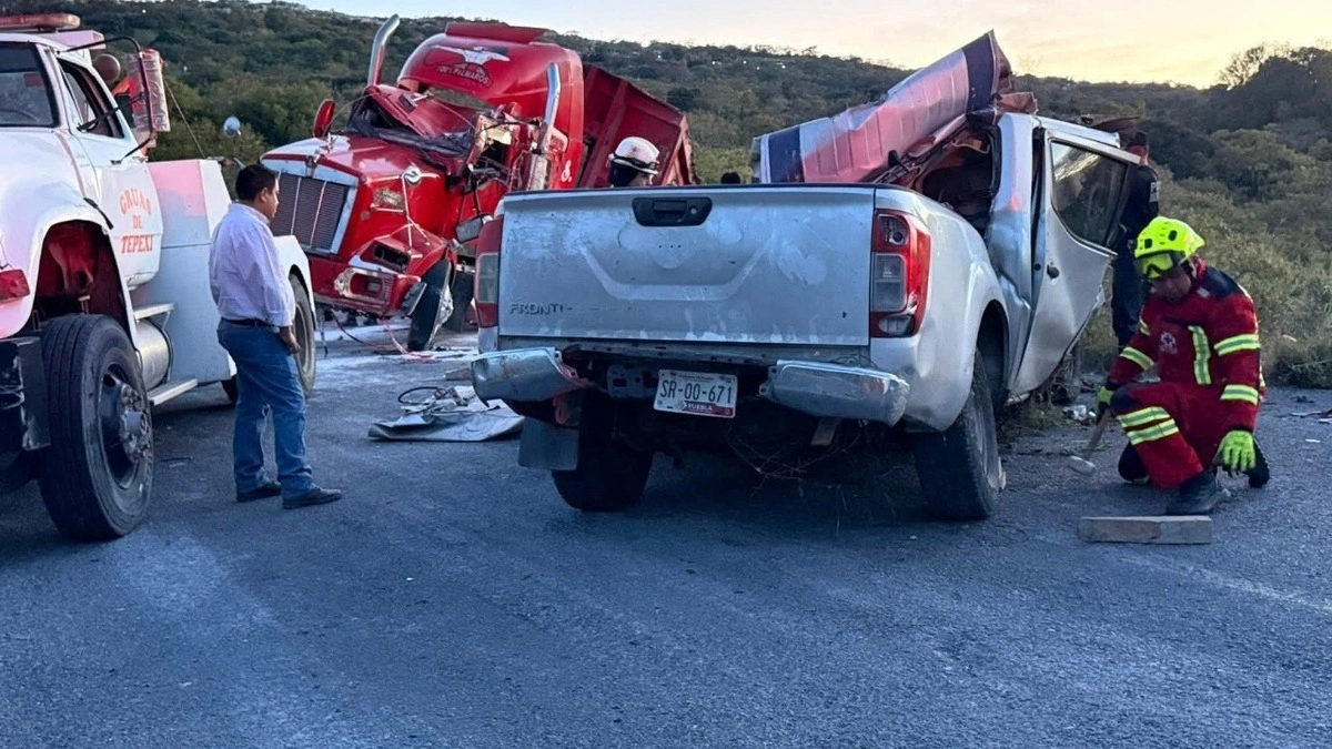 Alcaldes de Ixcaquixtla y Tepexi se culpan por accidente que dejó tres muertos