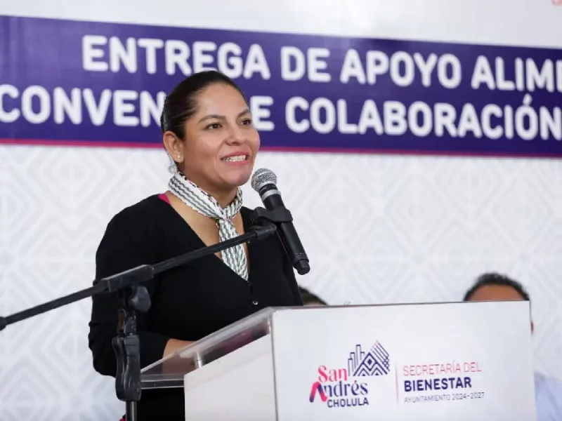 Entrega Lupita Cuautle apoyos alimentarios en colaboración con Industrias Bachoco
