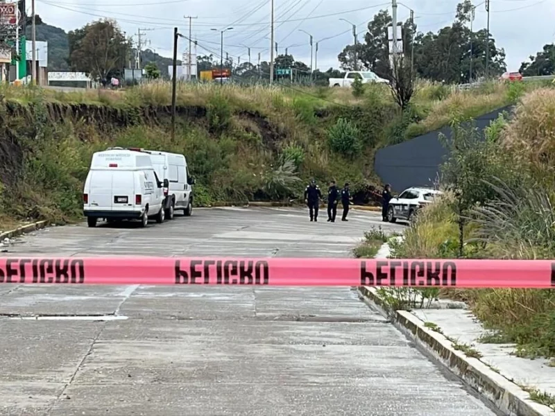 Hallan cadáver maniatado cerca de Flor del Bosque 