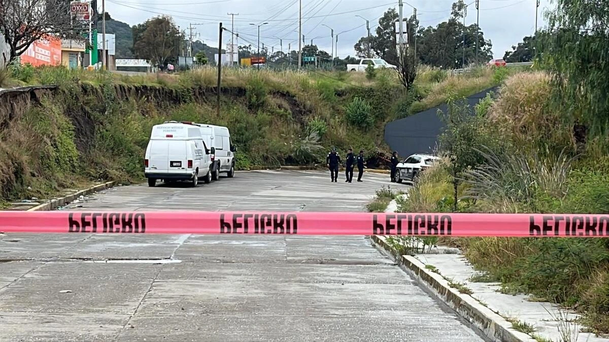 Hallan cadáver maniatado cerca de Flor del Bosque 