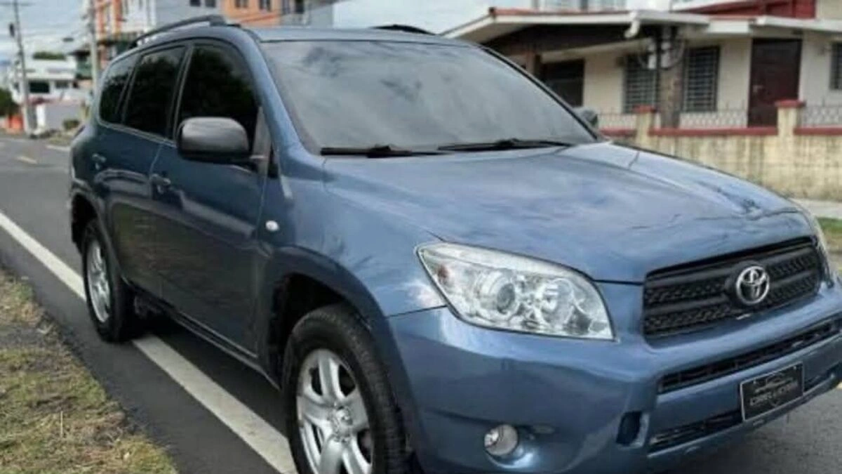Comando armado roba cuatro vehículos de una casa en Tecamachalco 