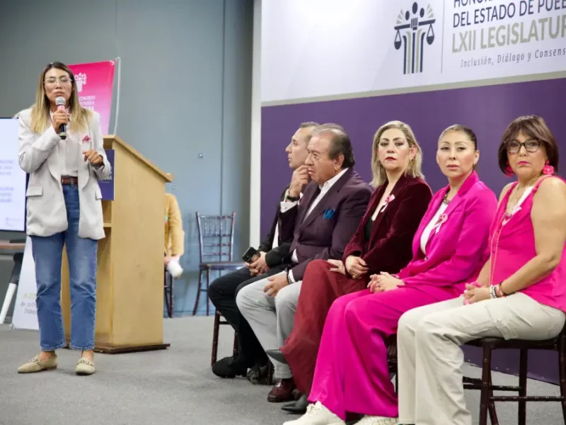 Realiza Congreso plática de concientización sobre el cáncer de mama 
