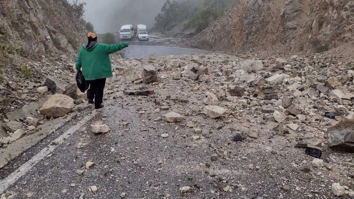 Socavones, derrumbes y desbordamientos: el saldo de las lluvias en regiones de Puebla