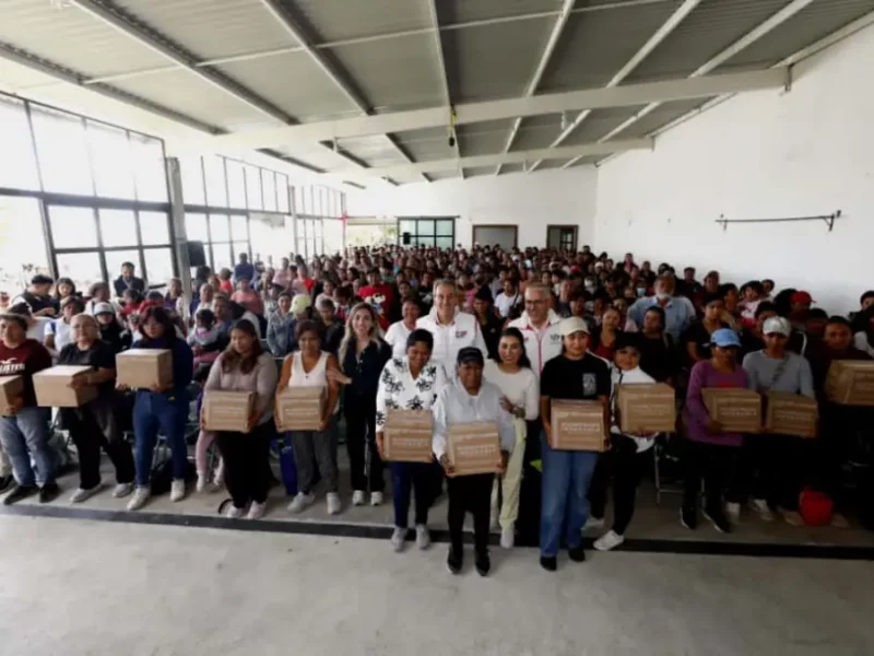 Entrega Pepe Chedraui a través del SMDIF más de mil despensas en La Guadalupana