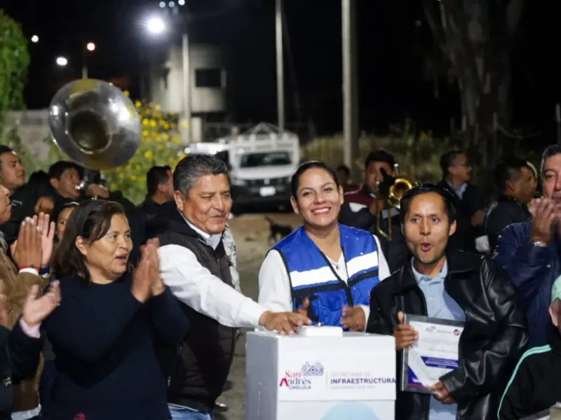 Entrega Lupita Cuautle obras de drenaje y electrificación en San Antonio Cacalotepec