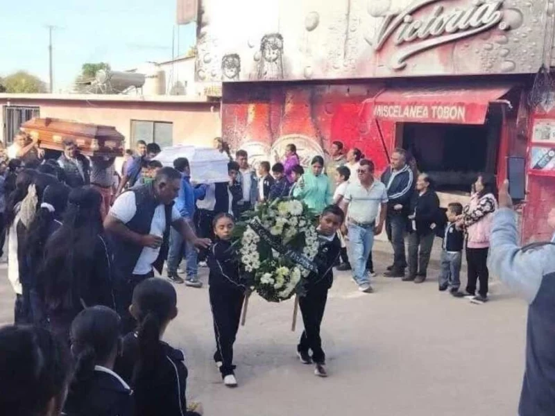 Sepultan a madre e hijo, víctimas del accidente de Tepexi; familiares piden justicia