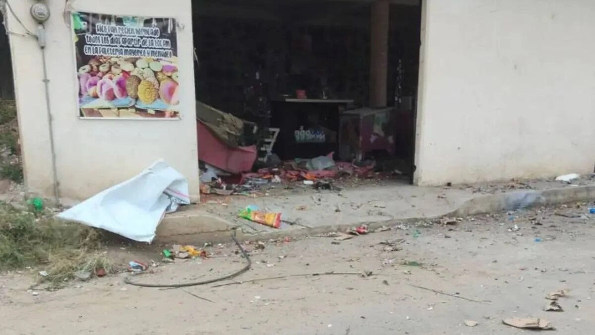 Explota pirotecnia acumulada en papelería de Santa Rita Tlahuapan