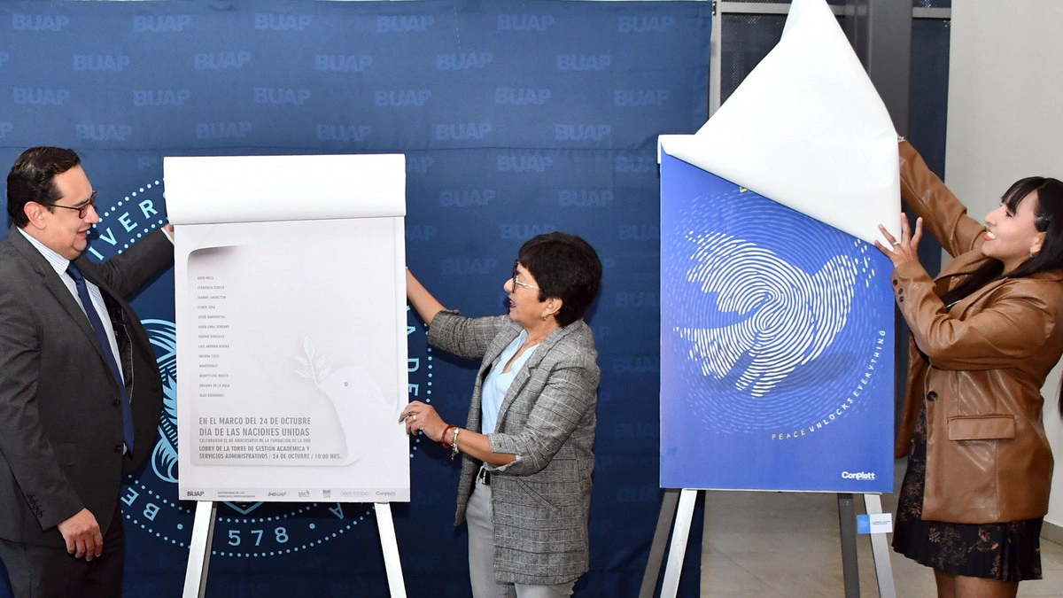 Inauguran la exposición “Carteles unidos por la paz” en la BUAP