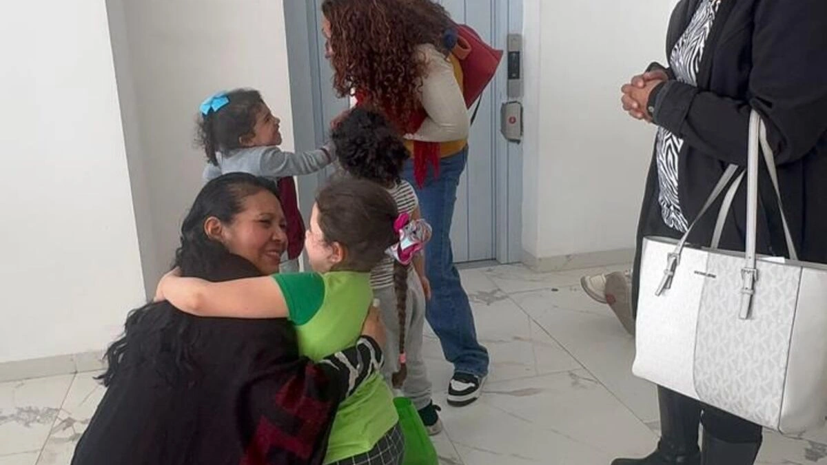 Ana Karen recupera a sus hijas después de 3 años sustraídas en Puebla 