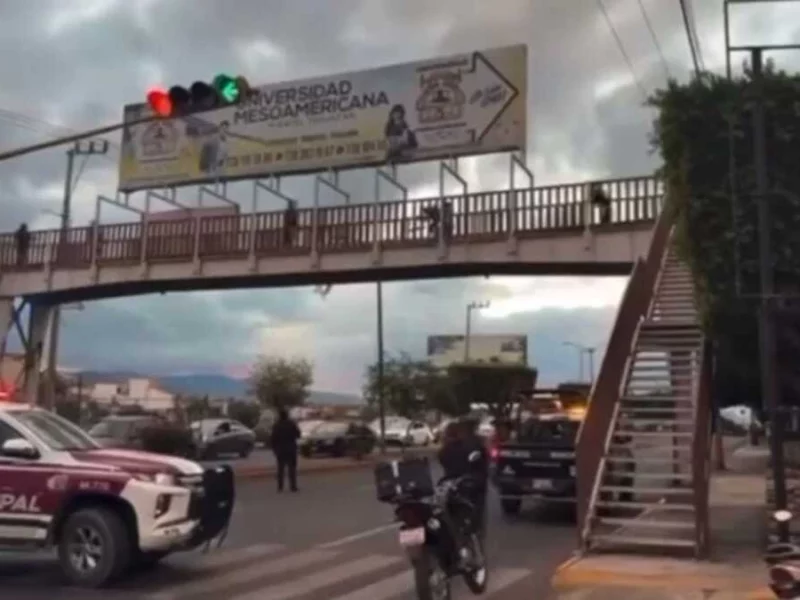 VIDEO: Hombre muere tras lanzarse de un puente en Tehuacán