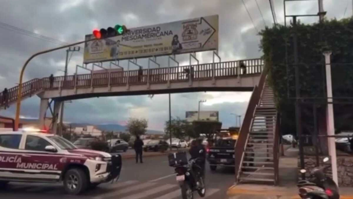 VIDEO: Hombre muere tras lanzarse de un puente en Tehuacán
