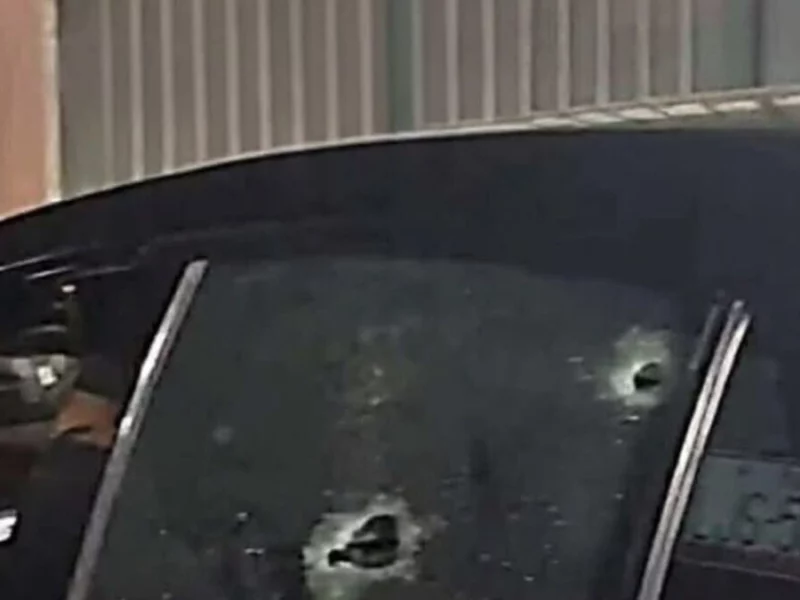 Matan a hombre a bordo de su Mazda en Juan Galindo  