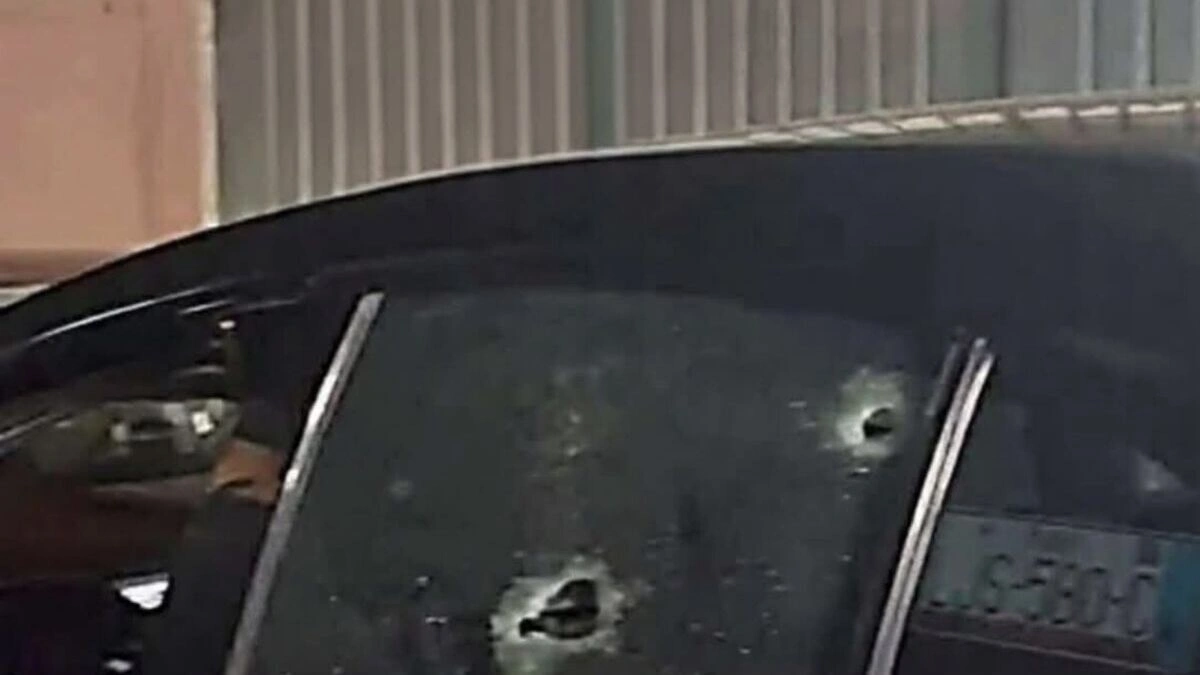 Matan a hombre a bordo de su Mazda en Juan Galindo  