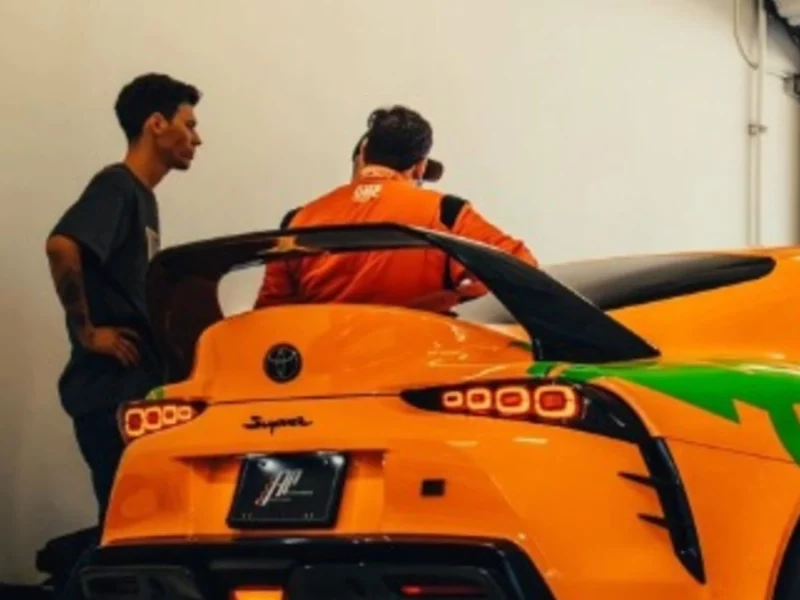 Influencer recibe brutal golpiza mientras tuneaba un BMW en Puebla